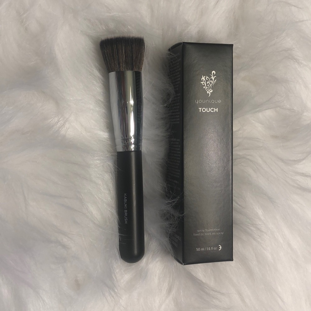 Eyelet spray foundation and kabuki brush